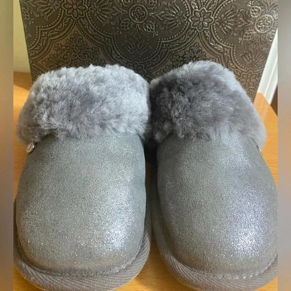 J.U.S.T Sheepskin Slippers - Size small 5-6 - Picture 4 of 12